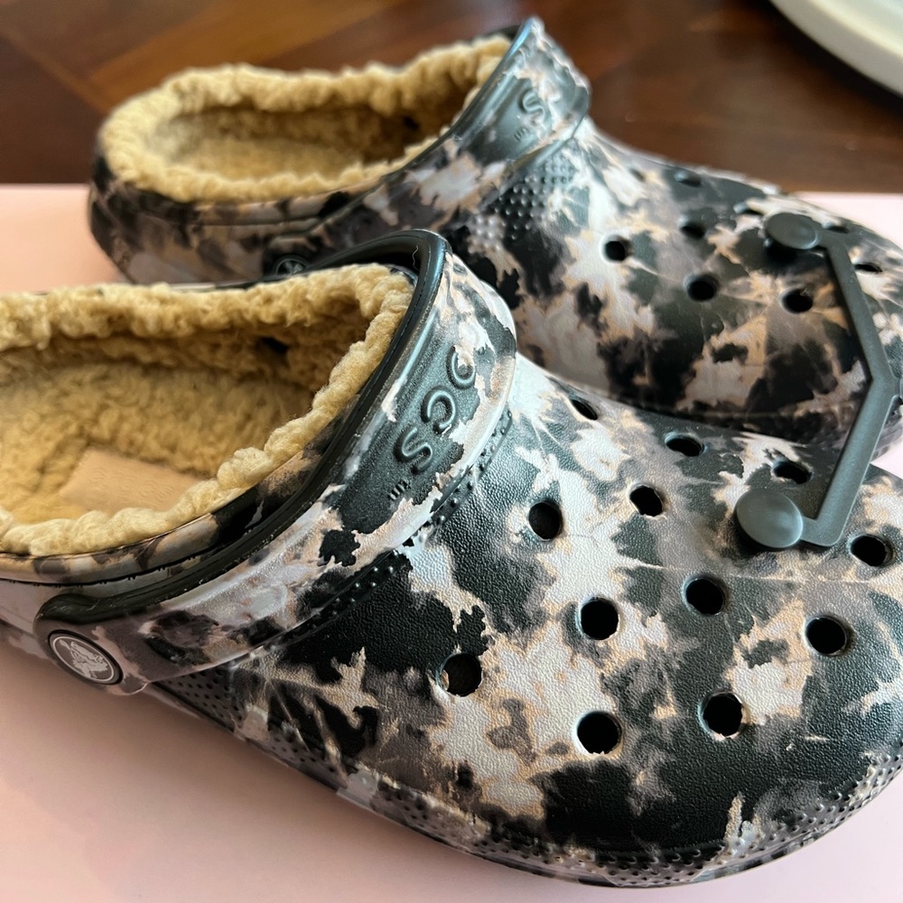 Crocs size 7 womens
